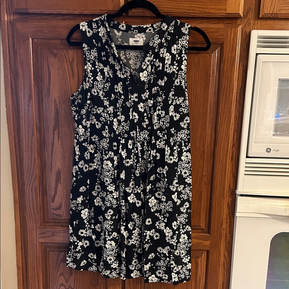 Old Navy Black and White Floral Dress